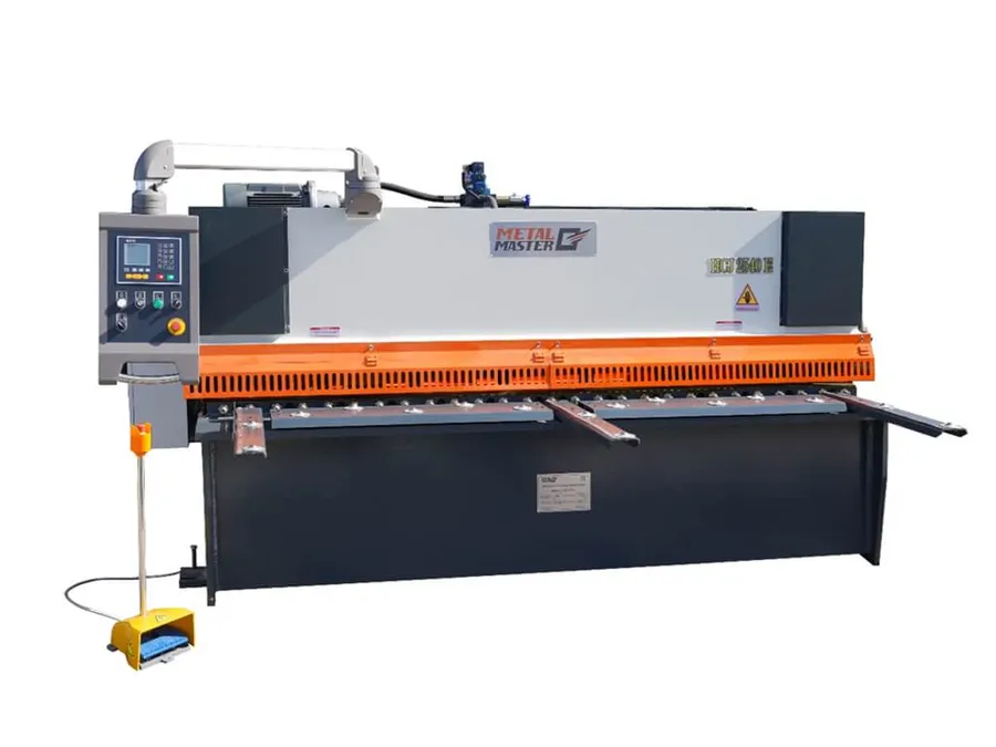 Гильотинные ножницы HCJ 2540 Е от компании Metal Master