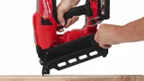 Аккумуляторный гвоздезабиватель Milwaukee M18 FUEL FDN-0C