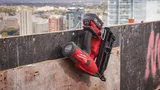 Аккумуляторный гвоздезабиватель Milwaukee M18 FUEL FDN-0C