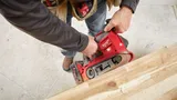 Аккумуляторная ленточная шлифовальная машина Milwaukee M18 FUEL FBTS75-0