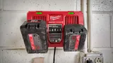 Быстрое зарядное устройство Milwaukee 18 В на 2 порта
