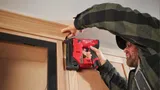 Аккумуляторный гвоздезабиватель Milwaukee M12 FCN18GS-202X
