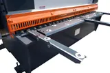 Гильотинные ножницы Metal Master HCJ 2560 Е (гидравлические)