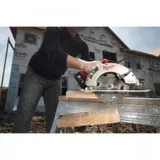 Аккумуляторная циркулярная пила Milwaukee M18 BLCS66-0X