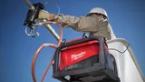 Аккумуляторный вспомогательный гидравлический насос Milwaukee M18 HUP700-121