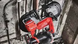 Аккумуляторная ленточная пила Milwaukee M12 FUEL FBS64-0X