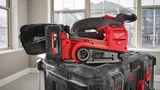 Аккумуляторная ленточная шлифовальная машина Milwaukee M18 FUEL FBTS75-552X