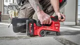 Аккумуляторная ленточная шлифовальная машина Milwaukee M18 FUEL FBTS75-552X