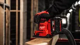 Аккумуляторная виброшлифовальная машина Milwaukee M18 BQSS-502B