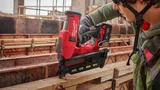 Аккумуляторный гвоздезабиватель Milwaukee M18 FUEL FDN-0C