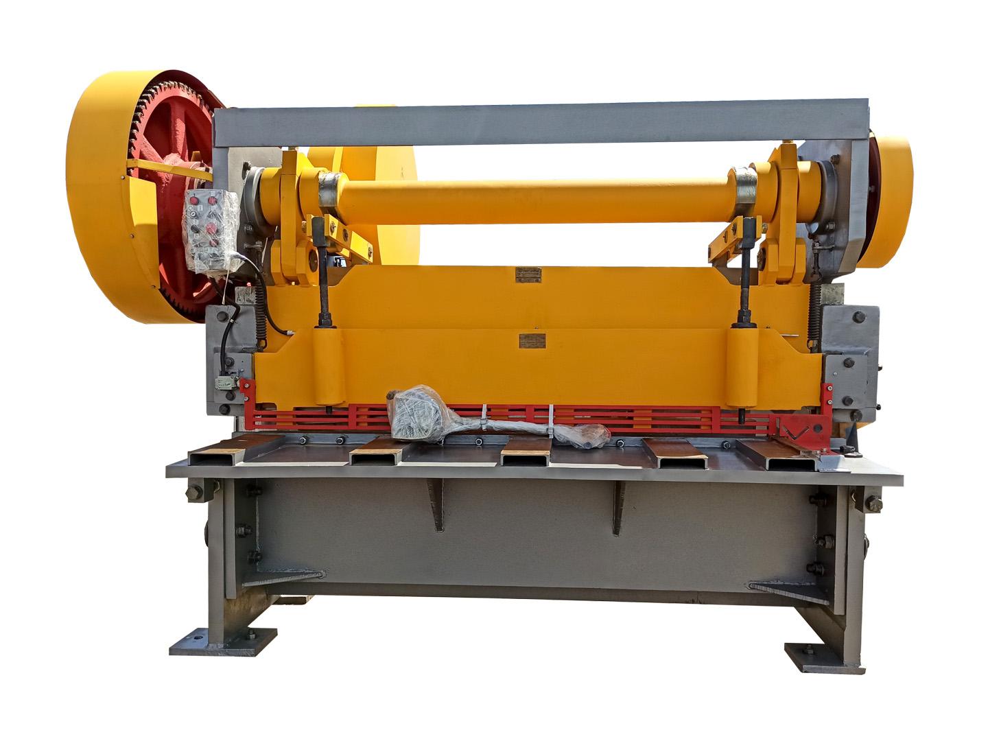 Ножницы гильотинные электромеханические модели Н3122. Вид спереди