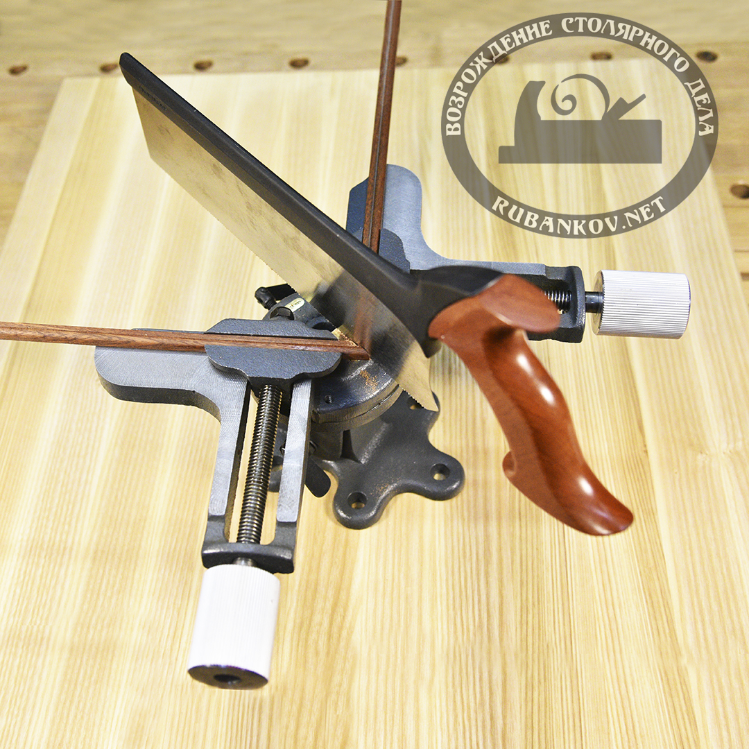 Зажим для угловых соединений, с поворотной базой