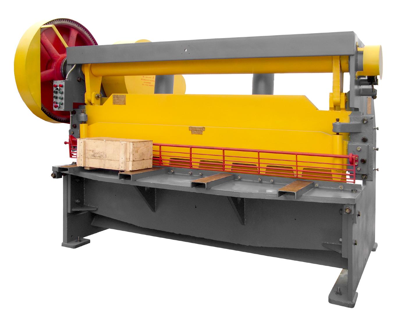 Ножницы гильотинные электромеханические модели Н3118. Вид спереди