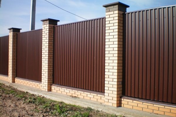 Забор из профлиста СС-21 с полимерным покрытием