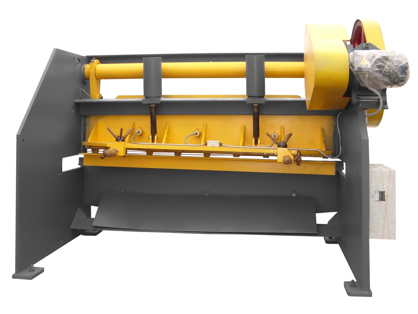 Ножницы гильотинные электромеханические модели Н3118. Вид сзади