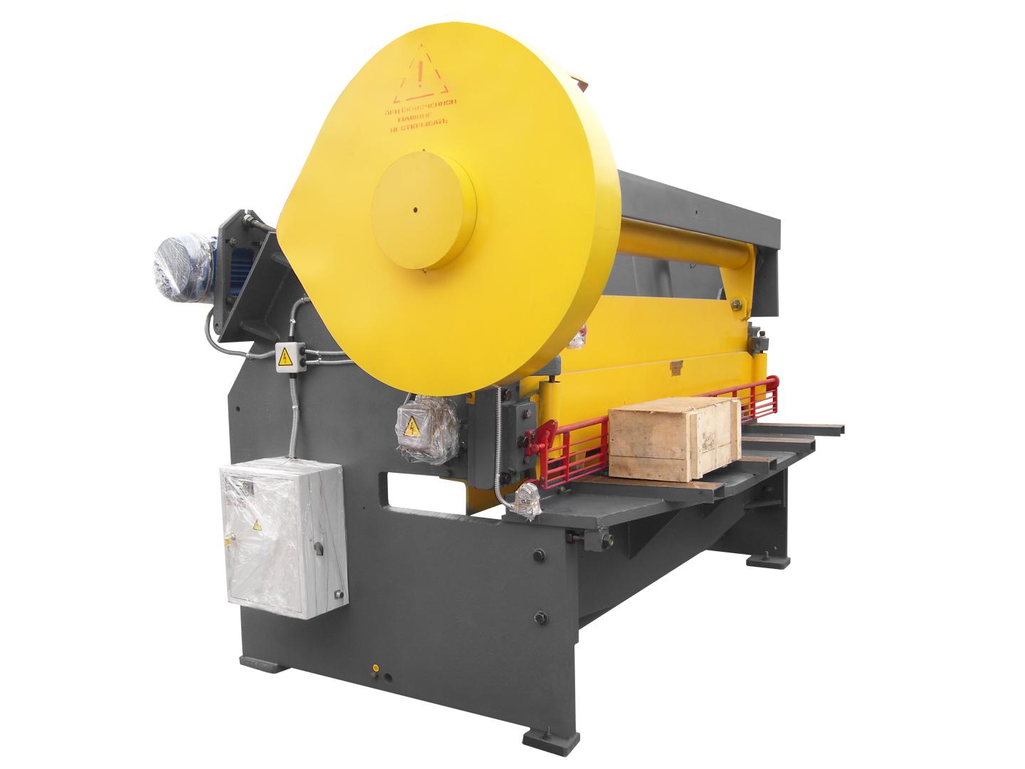 Ножницы гильотинные электромеханические модели Н3118. Вид сбоку