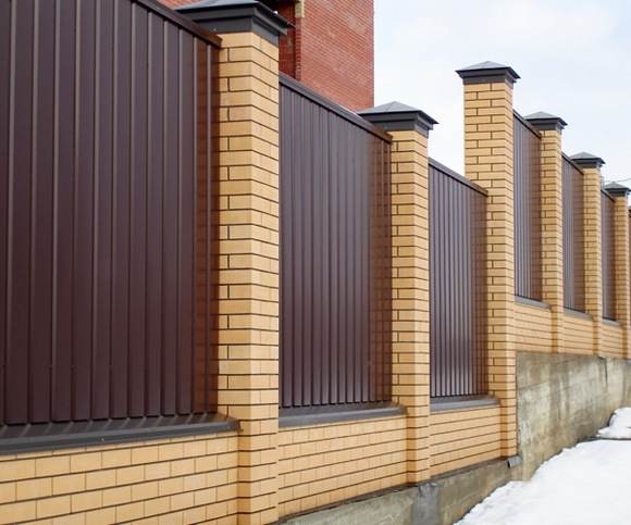 Забор из профлиста СС-10  c полимерным покрытием