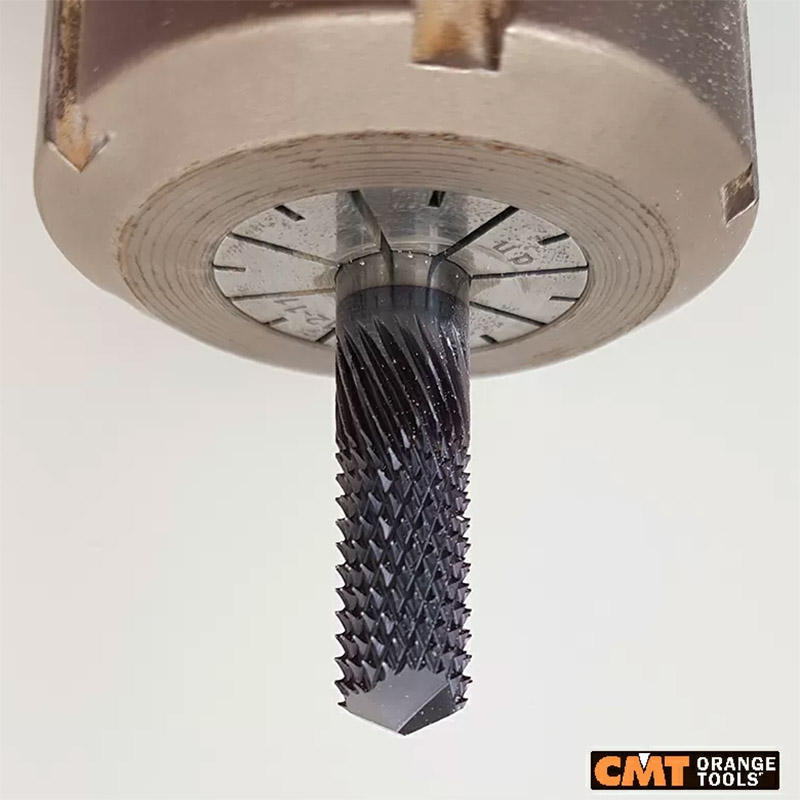 Фреза CMT 151.120.25D в цанговом патроне станка с ЧПУ (CNC).