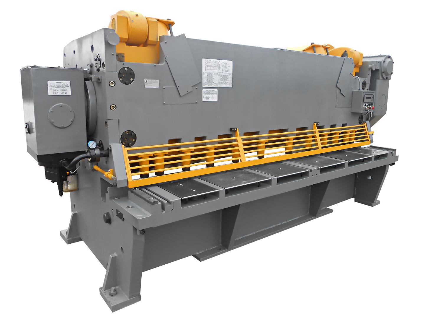 Ножницы  гильотинные пневматические с гидравлическим прижимом модели НА3218. Вид спереди