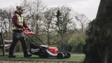 Аккумуляторная газонокосилка Milwaukee M18 FUEL F2LM53-122