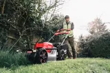 Аккумуляторная газонокосилка Milwaukee M18 FUEL F2LM53-122