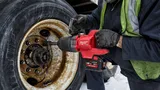 Аккумуляторный высокомоментный ударный гайковёрт Milwaukee 1'' с D-образной рукояткой M18 FUEL ONEFHIWF1D-121C