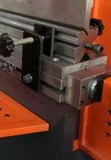 Вертикальный листогибочный пресс Metal Master серии HPJ 30250 с ЧПУ E-22