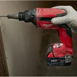 Шуруповерт для работ по гипсокартону Milwaukee M18 FSGC-202X FUEL